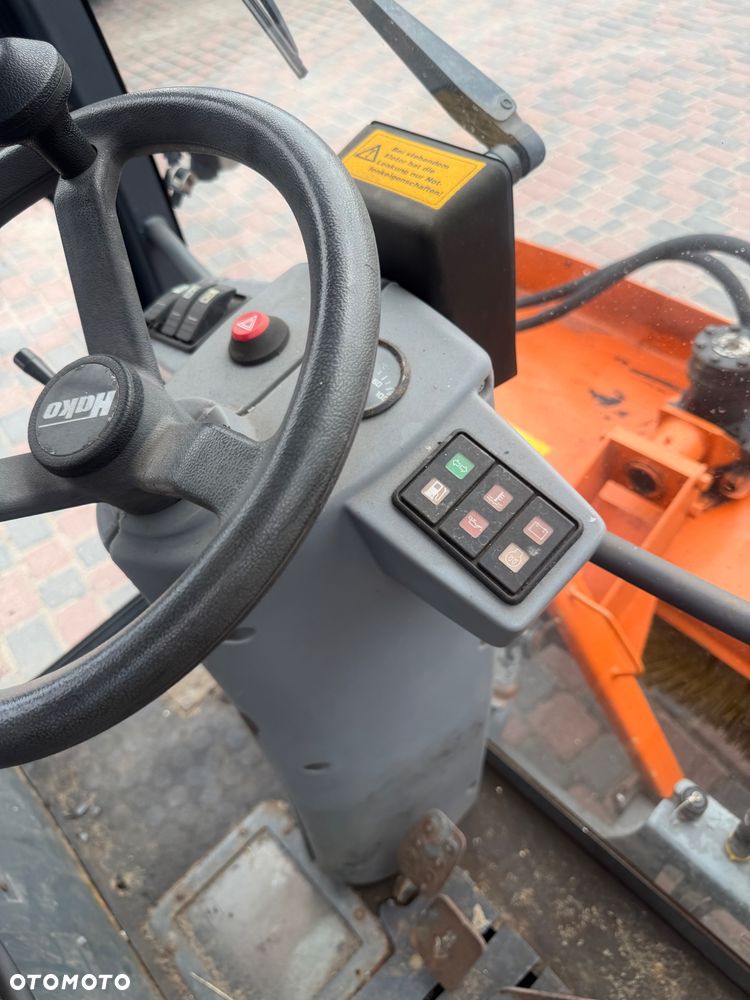 Hako citytrac 4200 zamiatarka solarko piaskarka 4x4 - 4