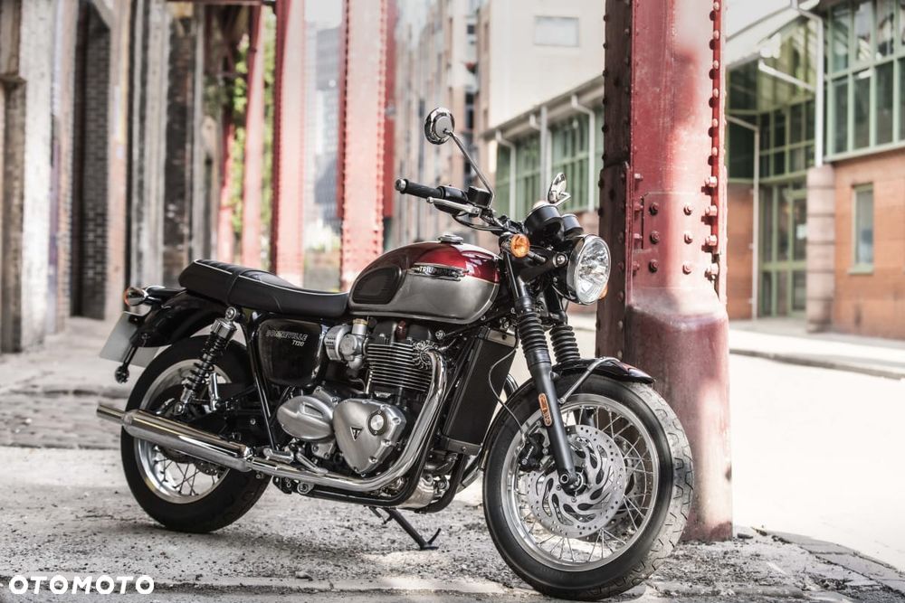 Triumph Bonneville - 6