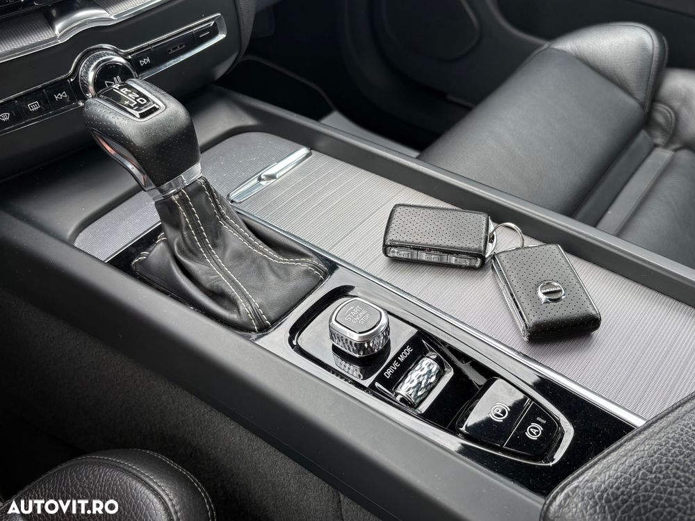 Volvo XC 60 D4 AWD R-Design - 23