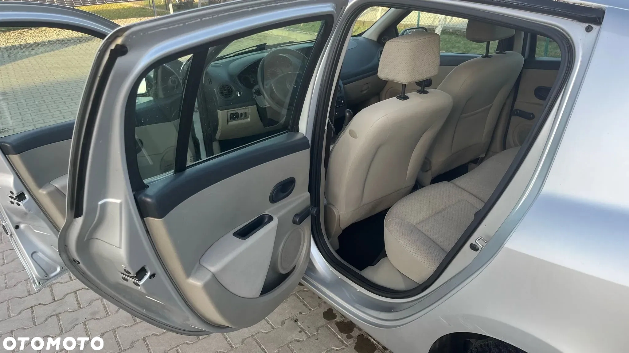 Renault Clio 1.2 16V 75 Dynamique - 14