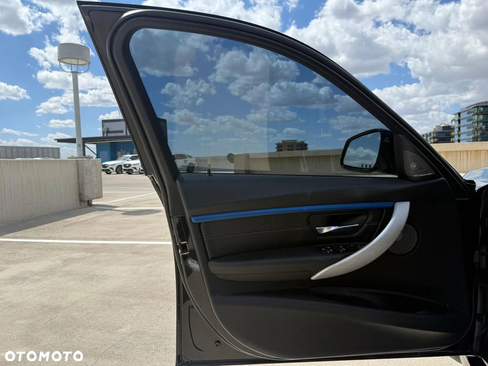 BMW Seria 3 330i M Sport - 35
