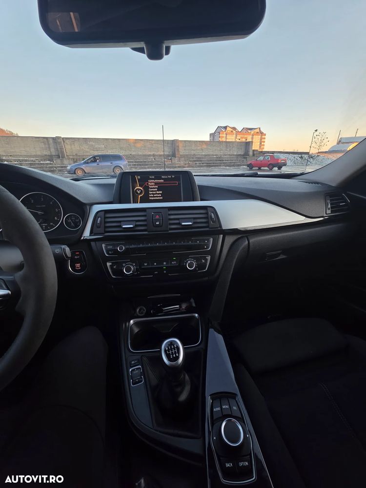 BMW Seria 3 320d - 23