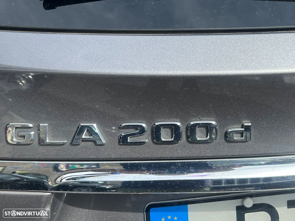 Mercedes-Benz GLA 200 d Activity Edition - 12
