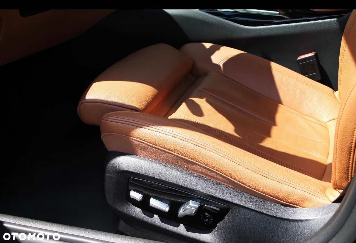 BMW Seria 5 520d Touring - 10