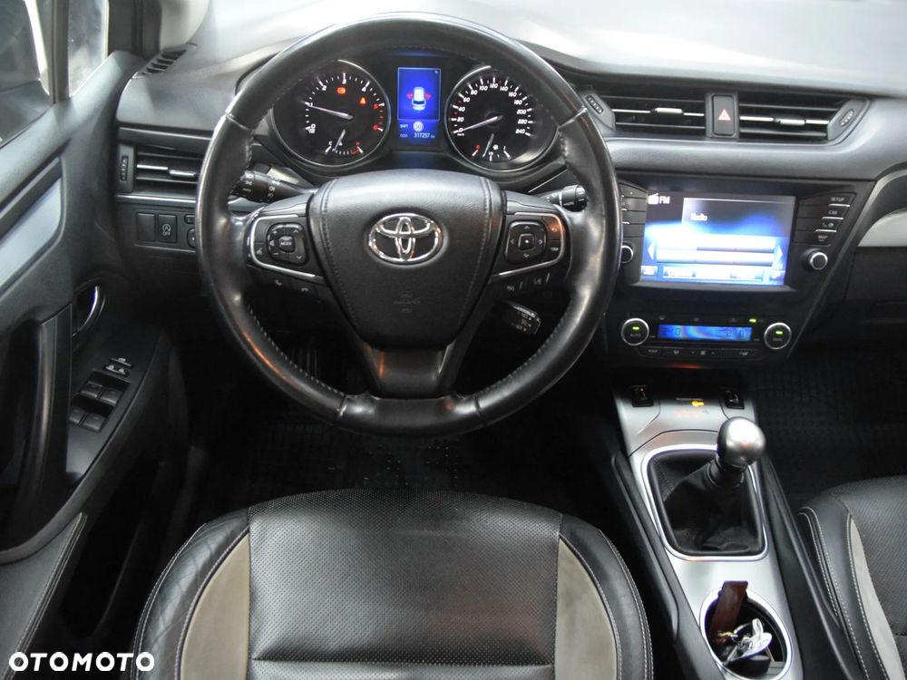 Toyota Avensis 2.0 D-4D Premium - 21