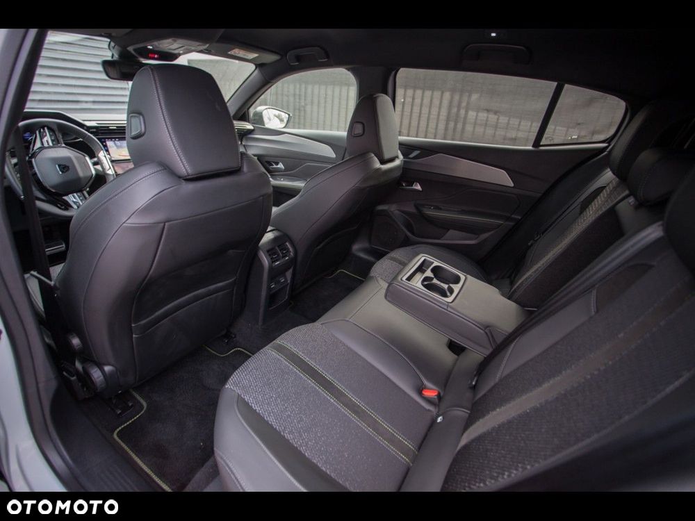Peugeot 408 - 27