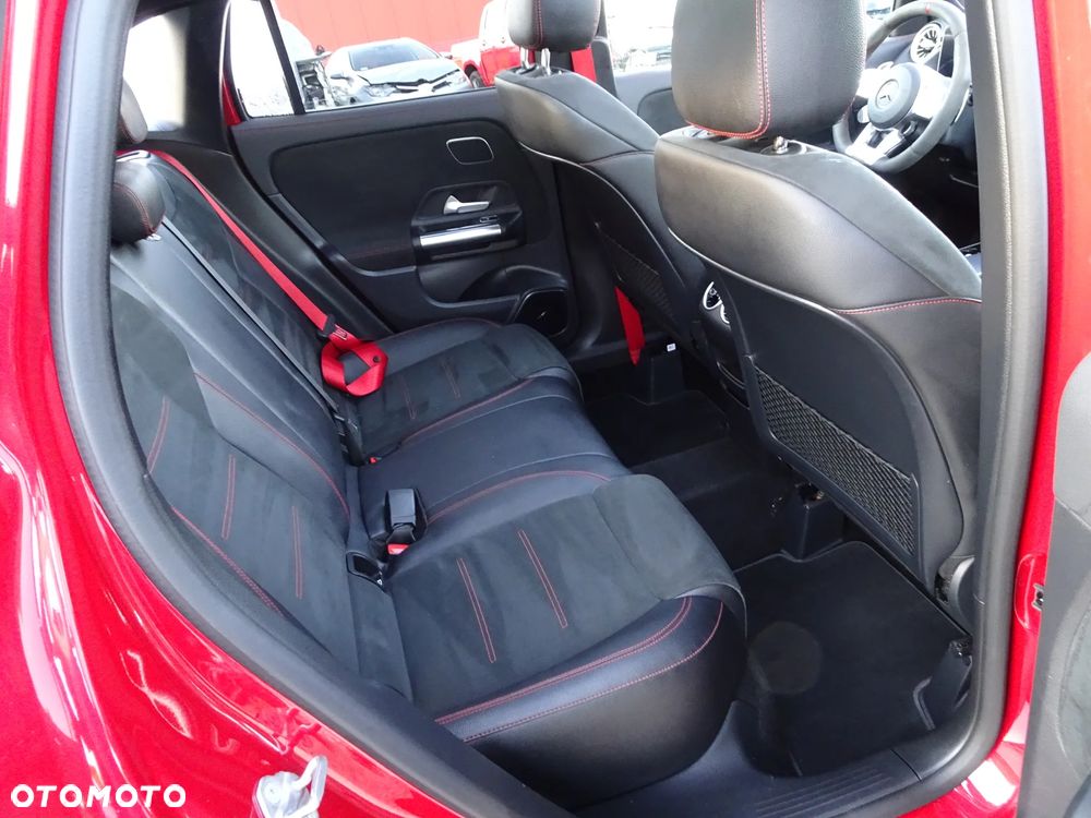 Mercedes-Benz GLA - 9