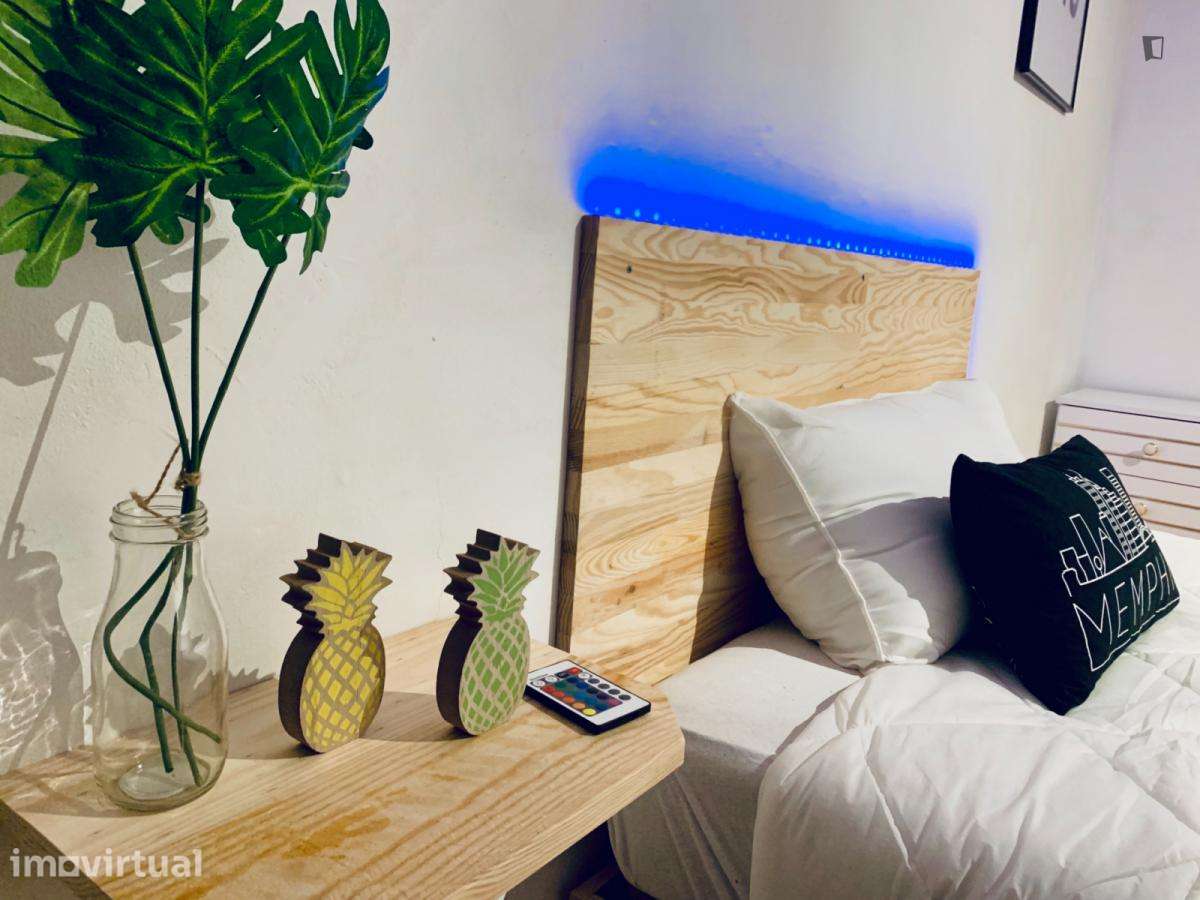 Quarto - localizado em Montes Claros Coimbra - Grande imagem: 5/39