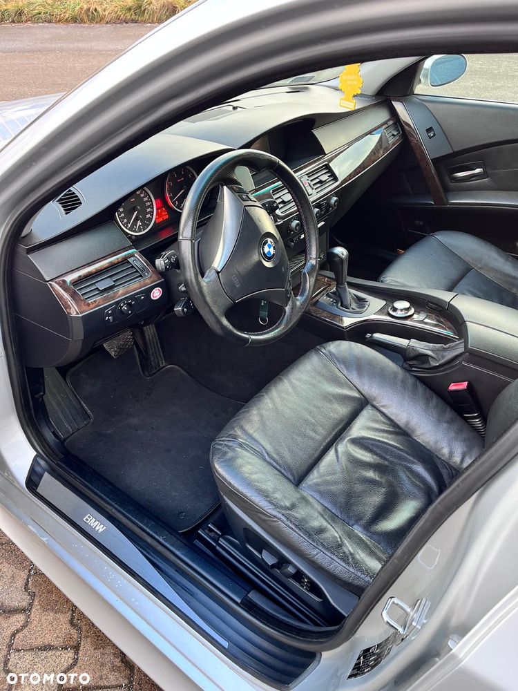BMW Seria 5 545i - 25
