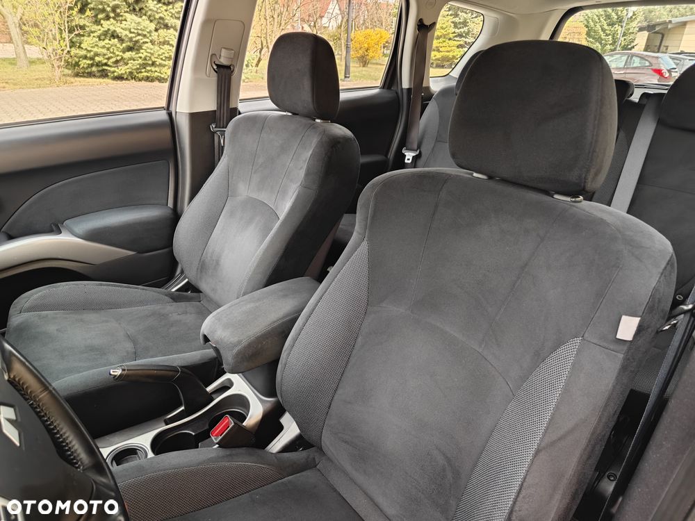 Mitsubishi Outlander - 16