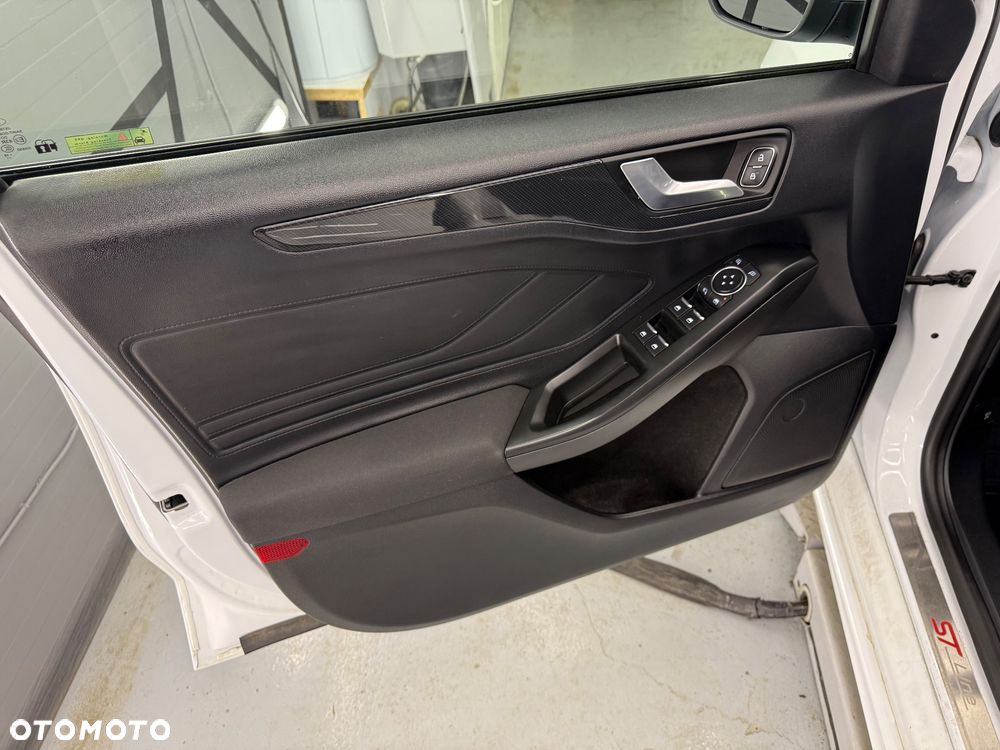 Ford Focus 1.5 EcoBlue Start-Stopp-System ST-LINE - 21