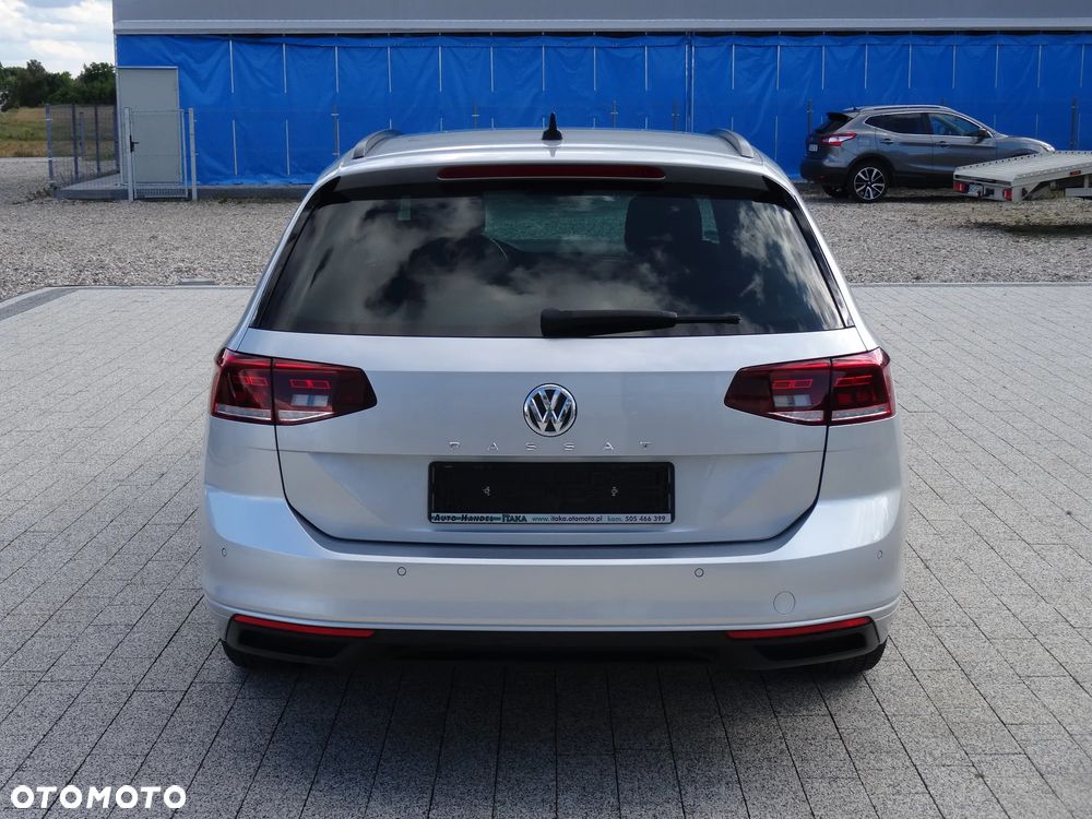 Volkswagen Passat 2.0 TDI SCR DSG Elegance - 9