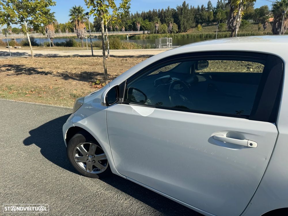 Toyota iQ - 6