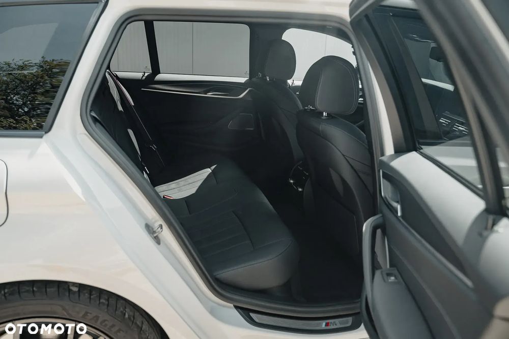 BMW Seria 5 520d xDrive Touring M Sport Edition - 33