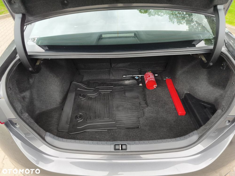 Toyota Corolla 1.6 Classic Plus - 13