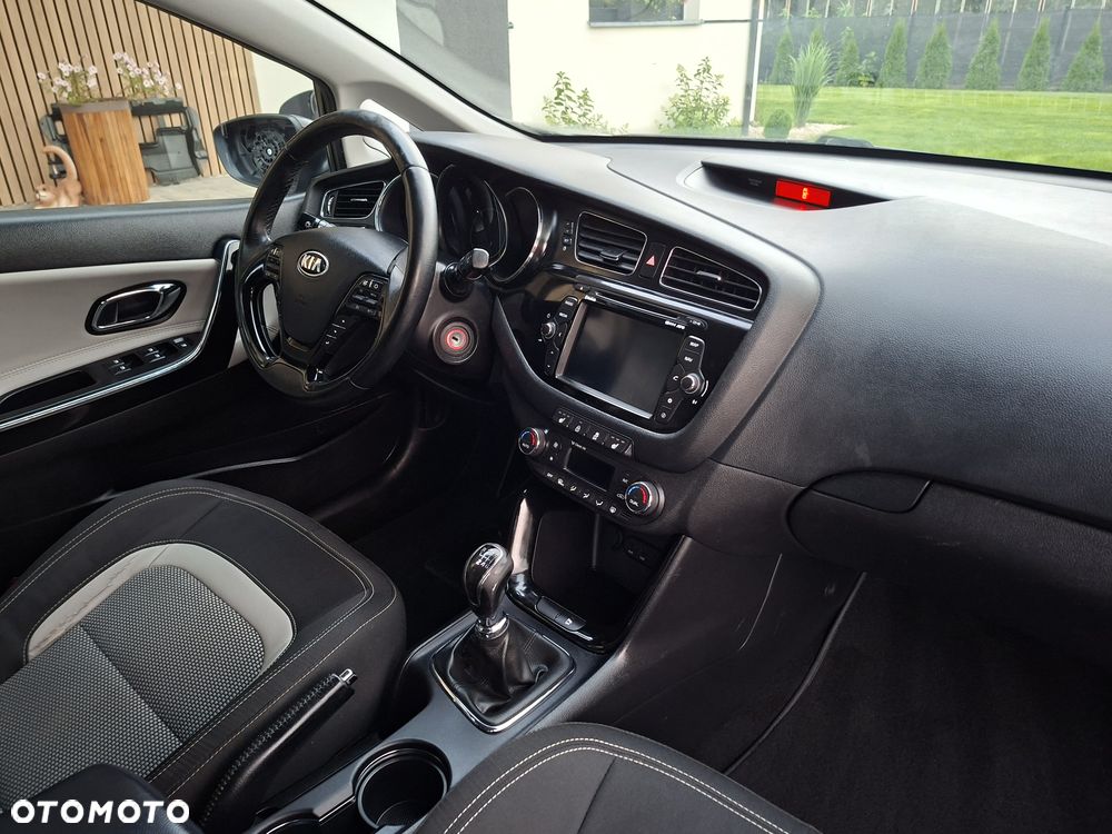 Kia Ceed - 8