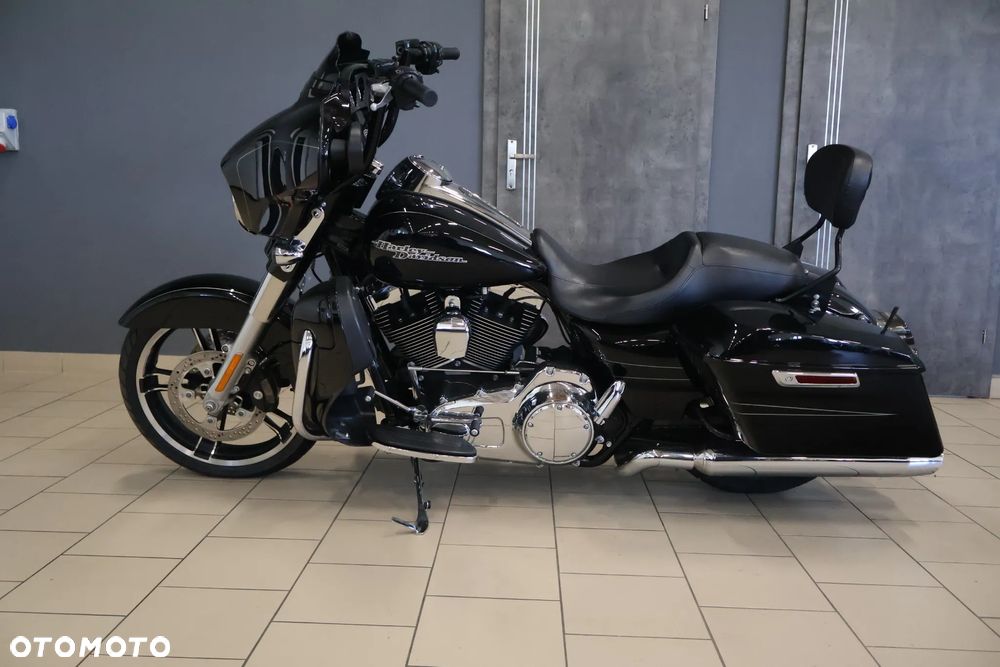 Harley-Davidson Touring Street Glide - 11