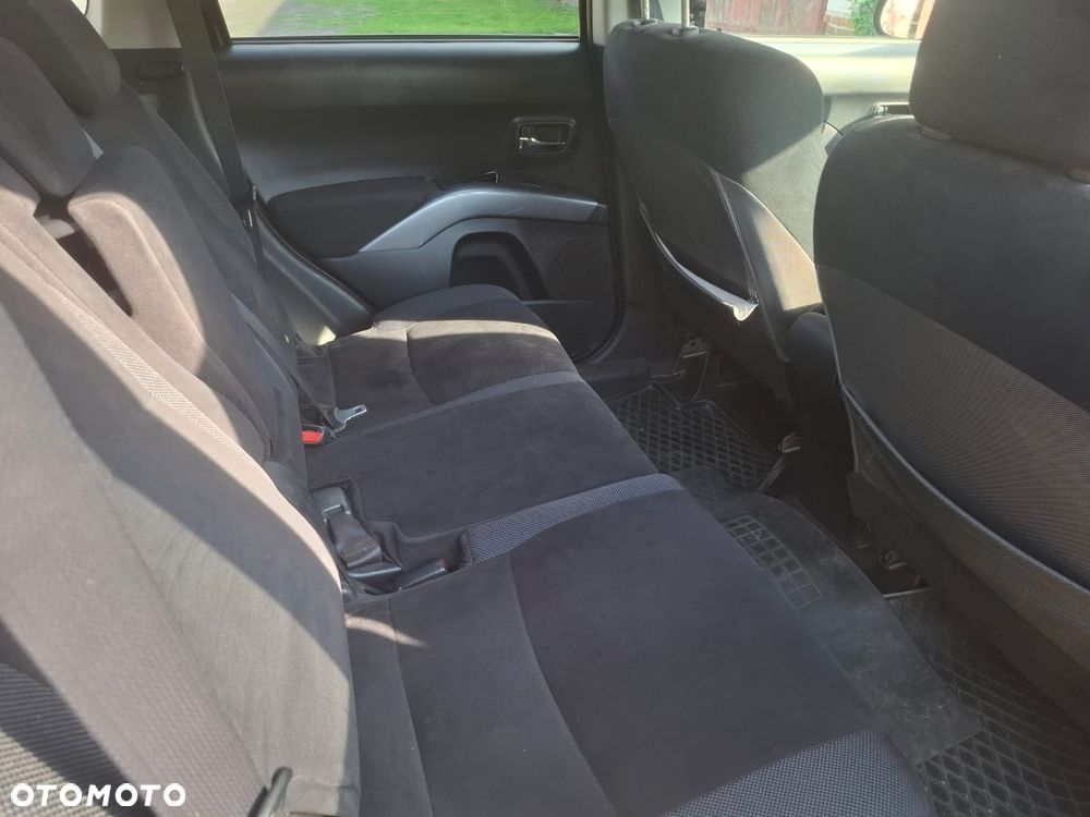 Mitsubishi Outlander - 7
