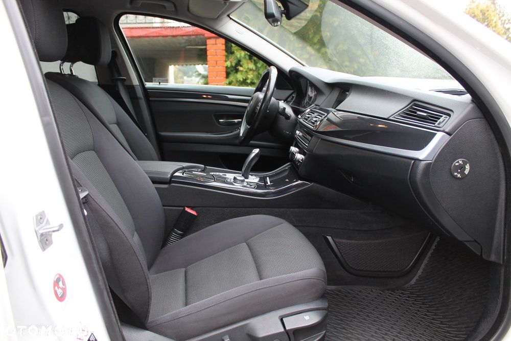 BMW Seria 5 520d - 24