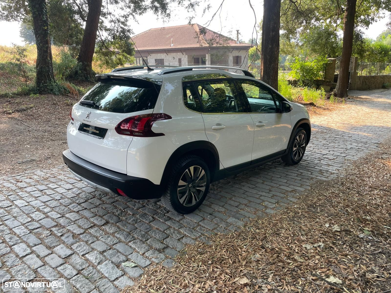 Peugeot 2008 1.2 PureTech Allure - 33