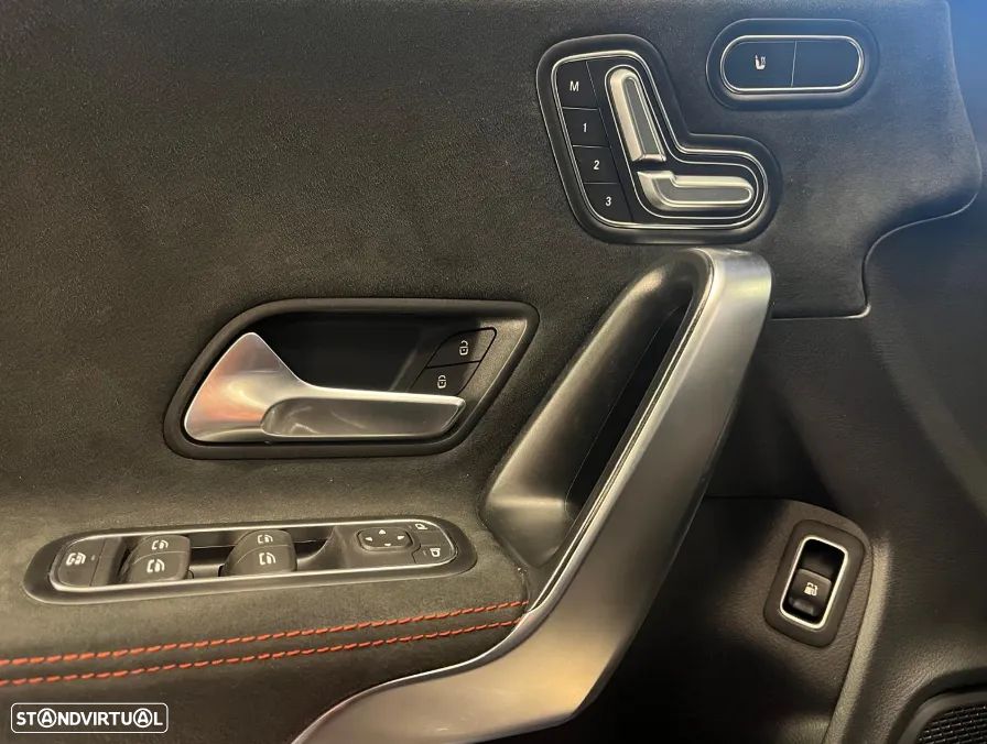 Mercedes-Benz CLA 250 e 8G-DCT AMG Line - 13