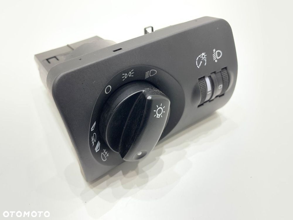 WŁĄCZNIK ŚWIATEŁ  AUDI A6 C5 Avant (4B5) 1997 - 2005 1.9 TDI 96 kW [130 KM] olej napędowy 2001 - 2