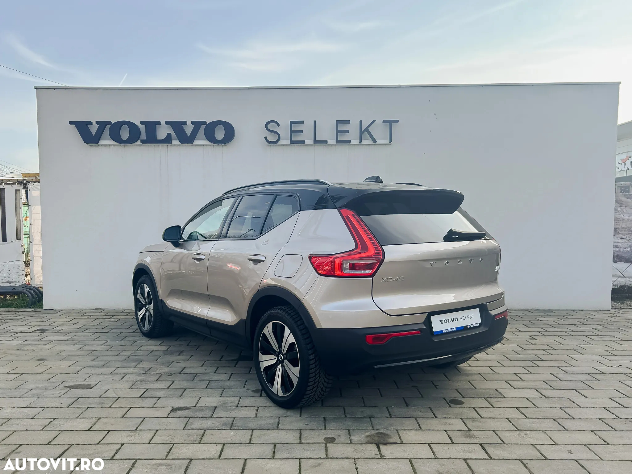 Volvo XC 40 Recharge Twin Motor AWD Plus - 4