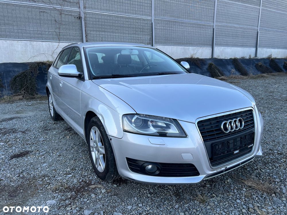Audi A3 Sportback 1.6 TDI DPF S line Sportpaket - 4