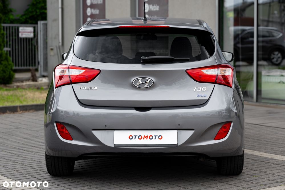 Hyundai i30 1.6 Trend - 12