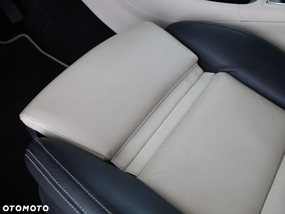 Mercedes-Benz CLA 180 7G-DCT - 38