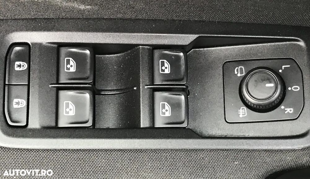 Volkswagen Touran 2.0 TDI SCR DSG Trendline - 21