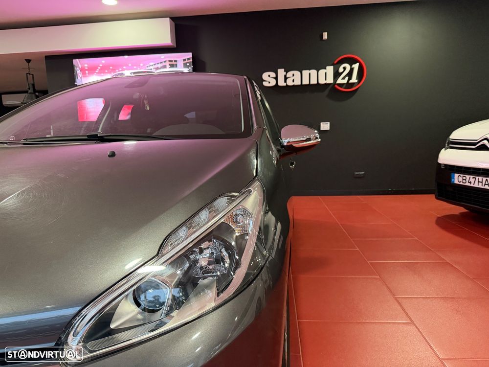 Peugeot 208 1.2 PureTech Signature - 6