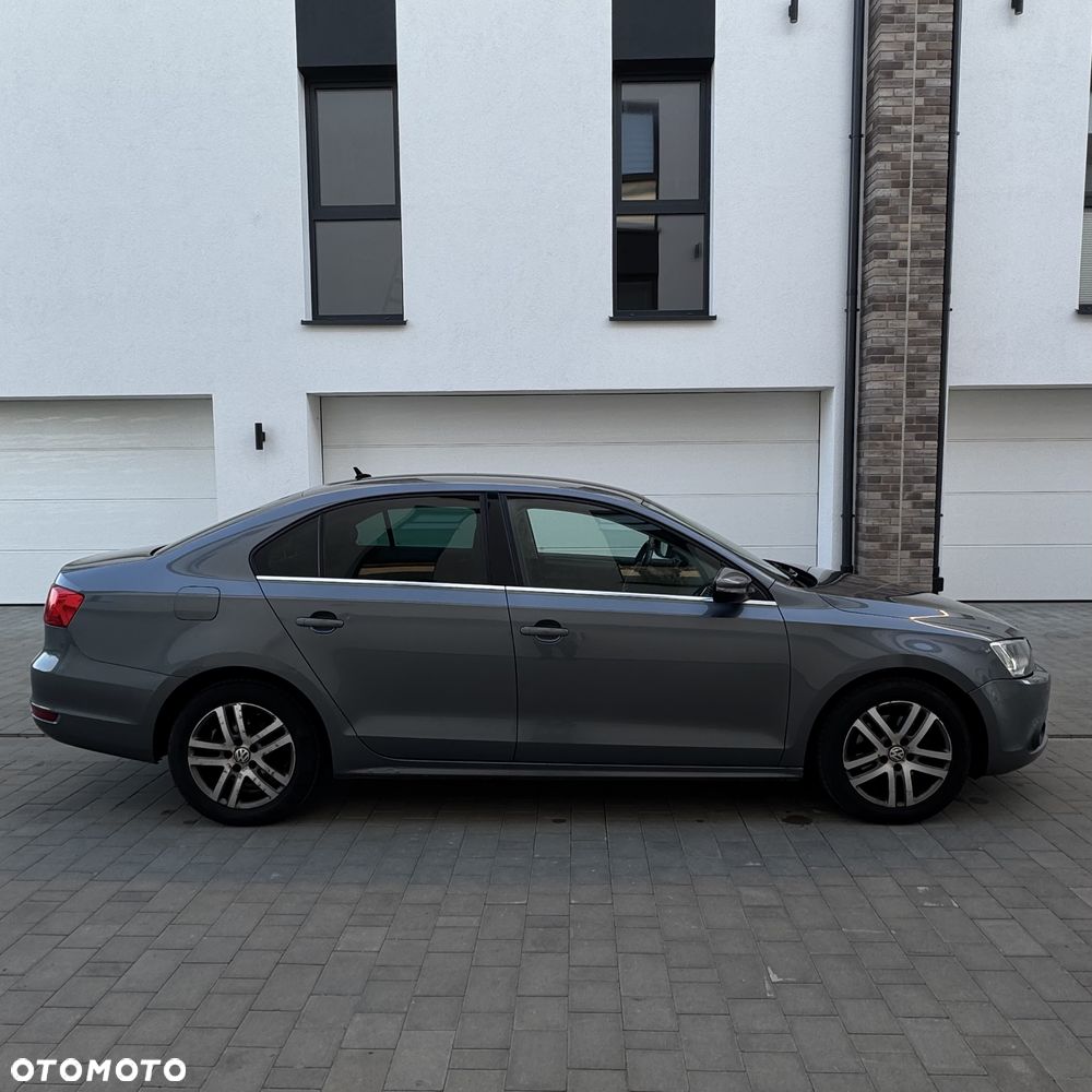 Volkswagen Jetta - 8