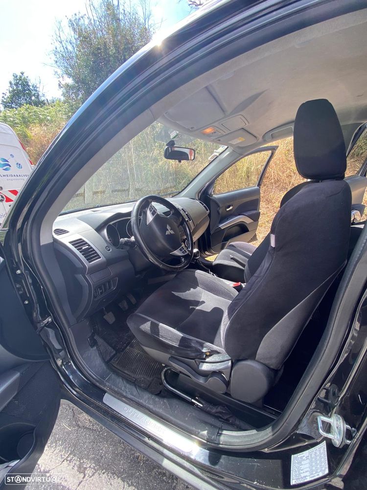 Mitsubishi Outlander 2.0 DI-D SW 4WD - 25