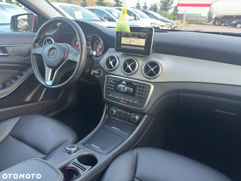 Mercedes-Benz GLA - 21