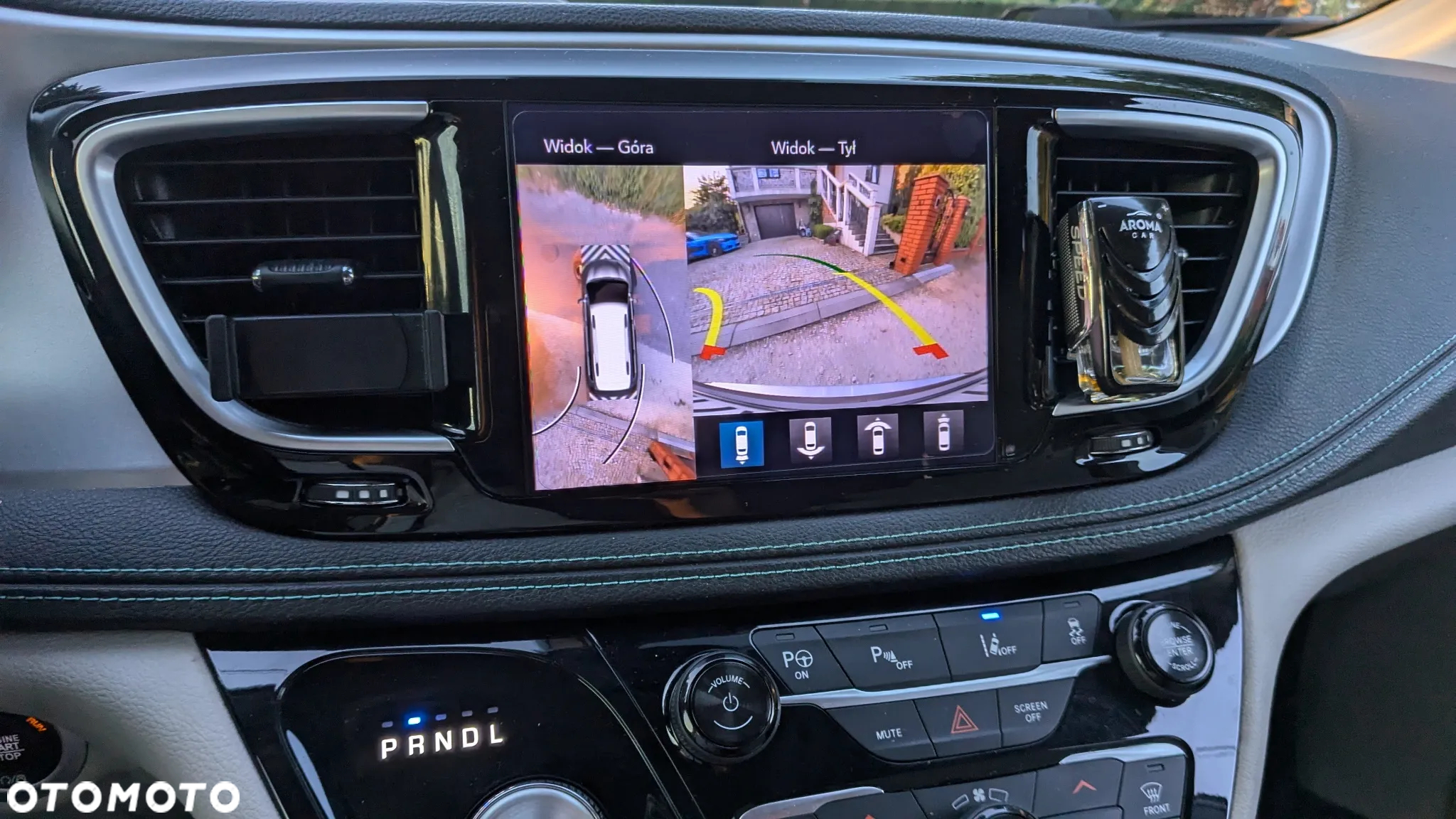 Chrysler Pacifica - 10