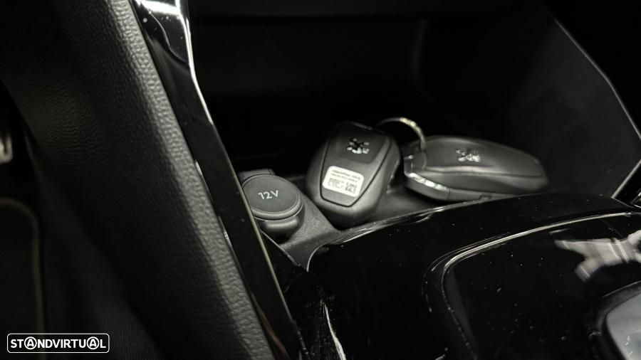 Peugeot 2008 1.2 PureTech Allure Pack EAT8 - 17