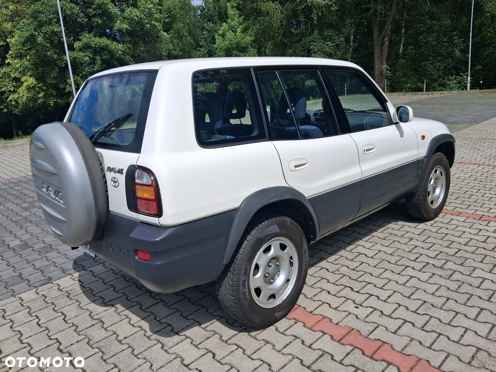 Toyota RAV4 2.0 GLi - 15