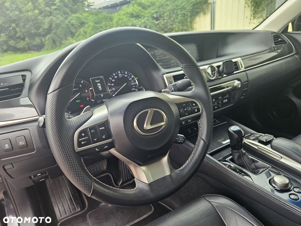 Lexus GS 300h - 10