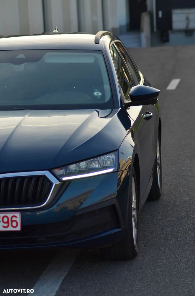 Skoda Octavia Combi 2.0 TDI DSG Selection - 28