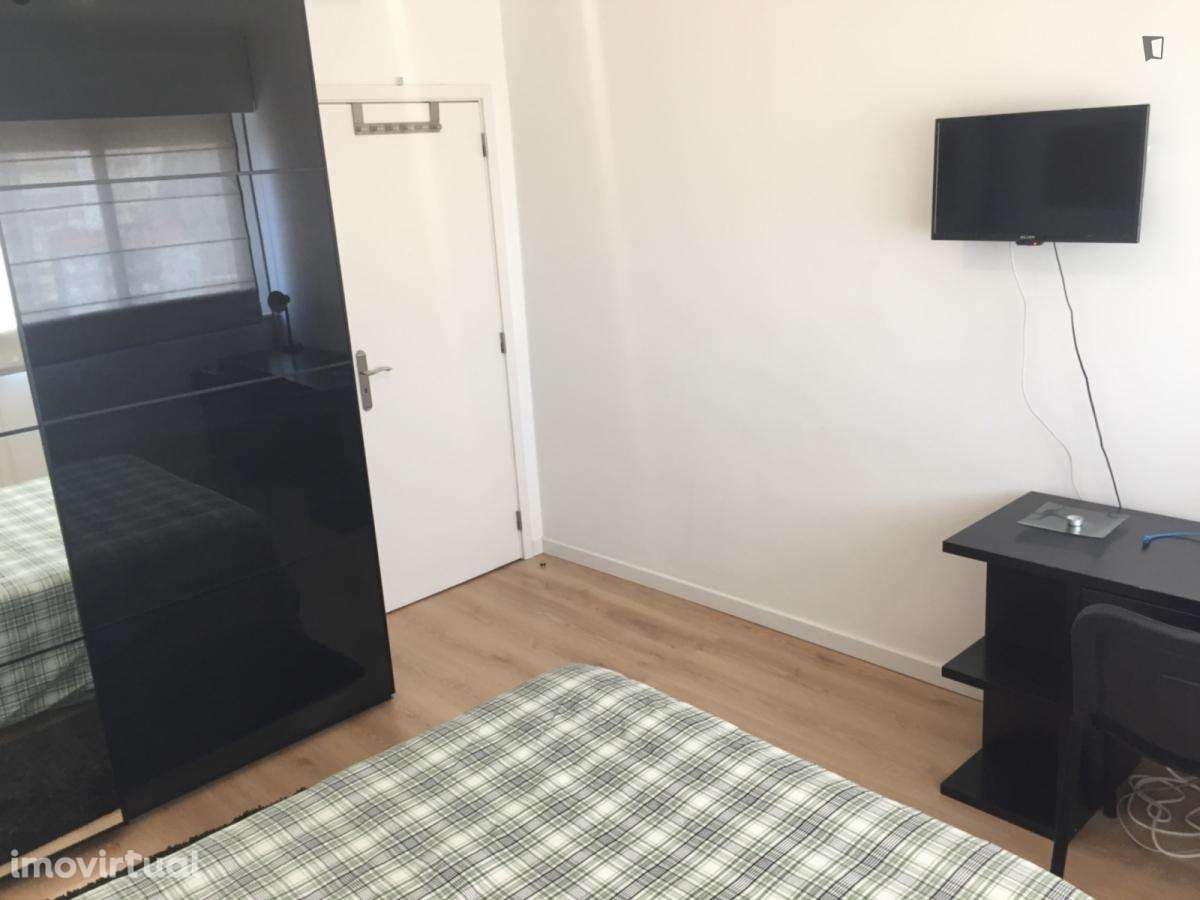 Quarto - localizado em Telheiras Lisbon - Grande imagem: 2/17