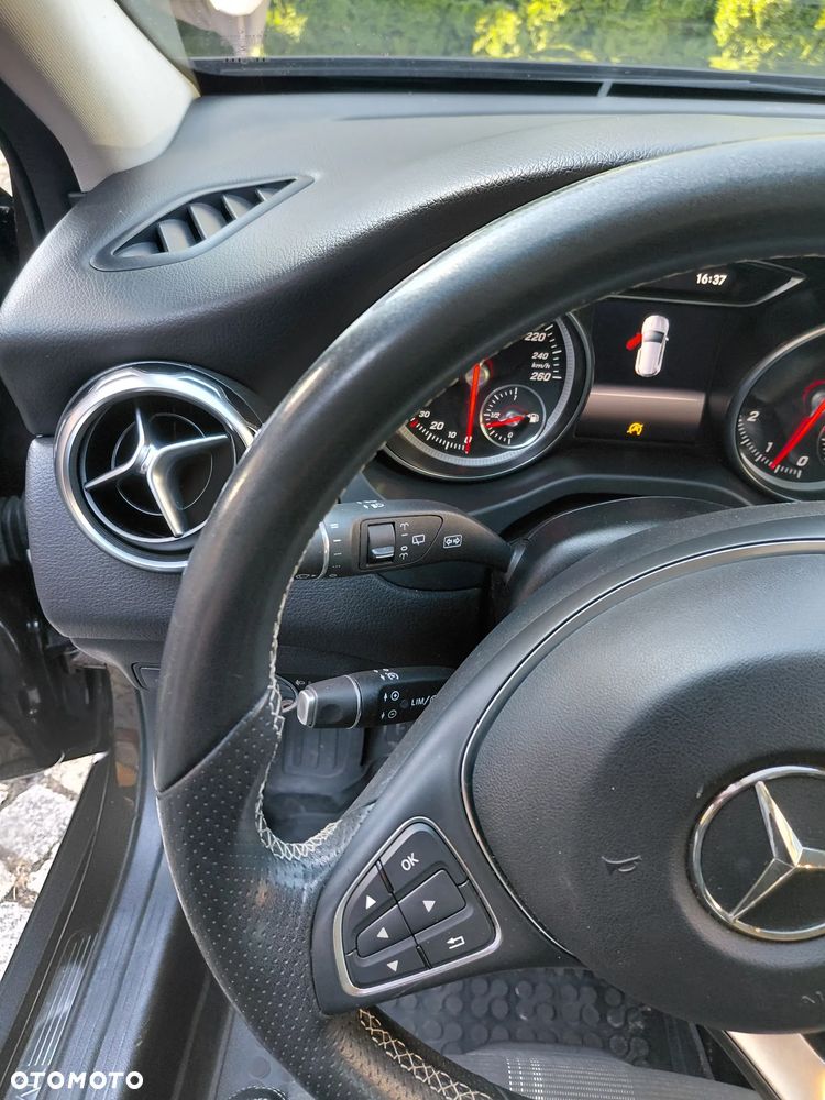 Mercedes-Benz GLA 180 Style - 13