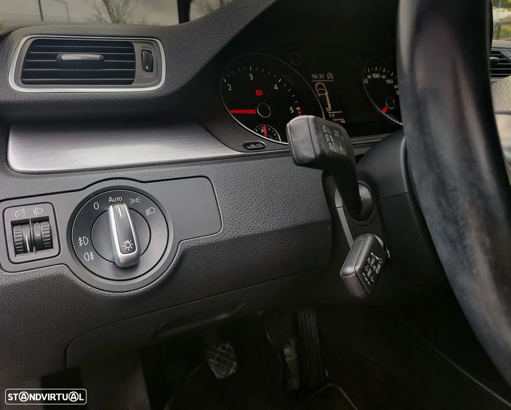 VW Passat Variant 1.6 TDI BlueMotion - 17