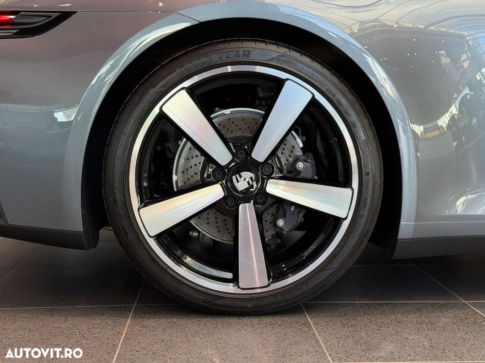 Porsche 911 Carrera PDK - 30