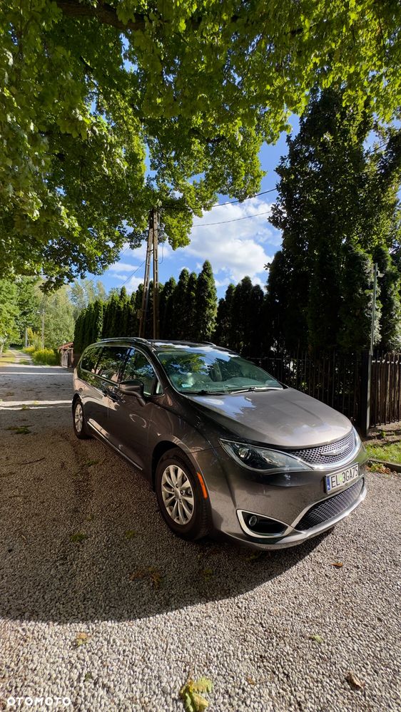 Chrysler Pacifica - 7