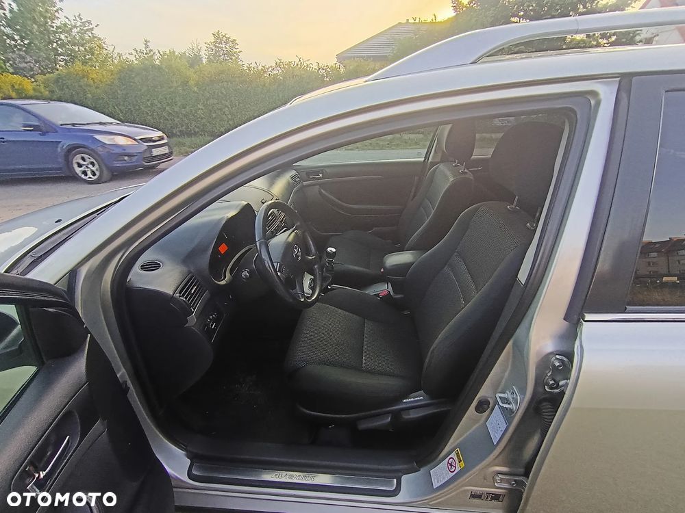 Toyota Avensis 2.0 D-4D - 9