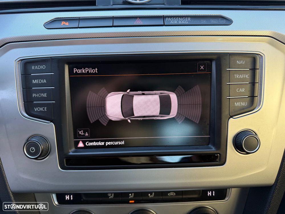 VW Passat 1.6 TDI Highline - 36