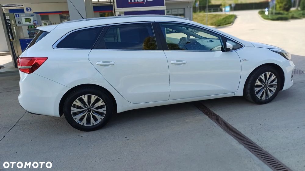 Kia Ceed 1.6 CRDi 136 ISG Platinum Edition - 5