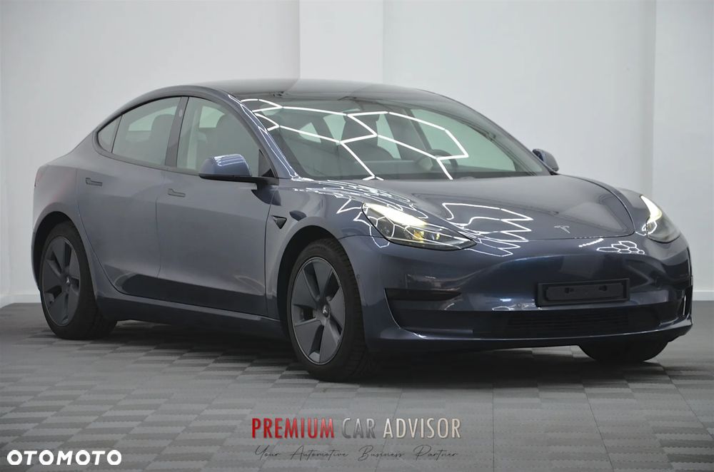 Tesla Model 3 - 3