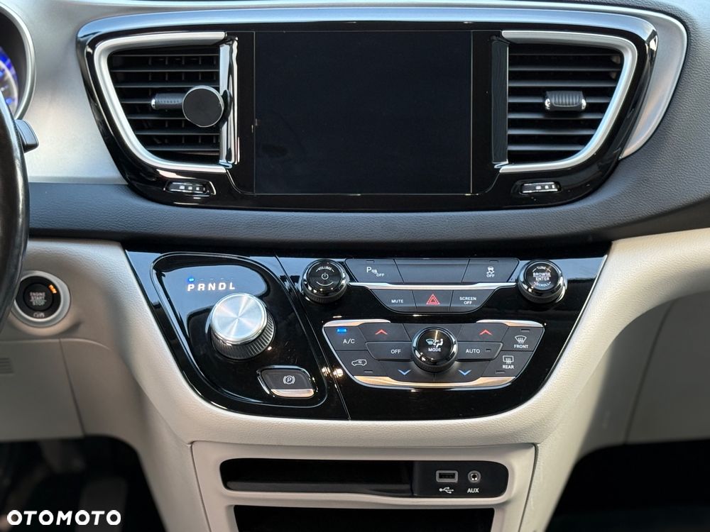 Chrysler Pacifica - 35